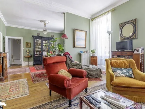 Appartement 8 pièces 149 m²