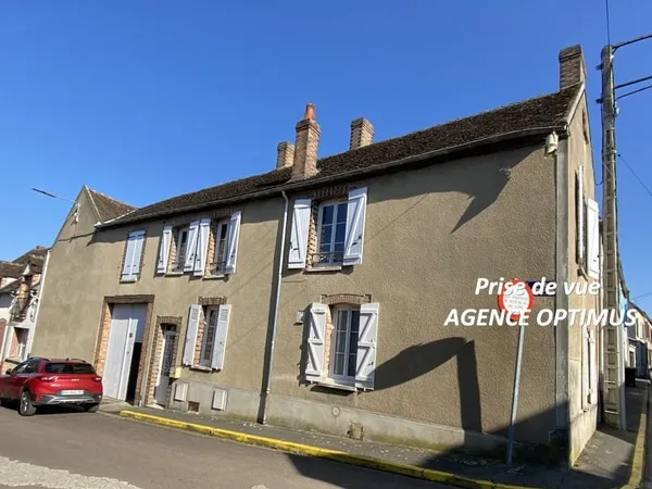 CHARMANT ENSEMBLE IMMOBILIER AU COEUR DE CHAMPIGNY-SUR-YONNE
