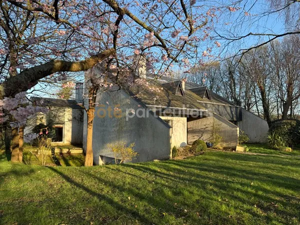 Maison d'architecte à réinventer , 225 m2 Parc arboré de 1,5 hectare ? À 3 km de la mer