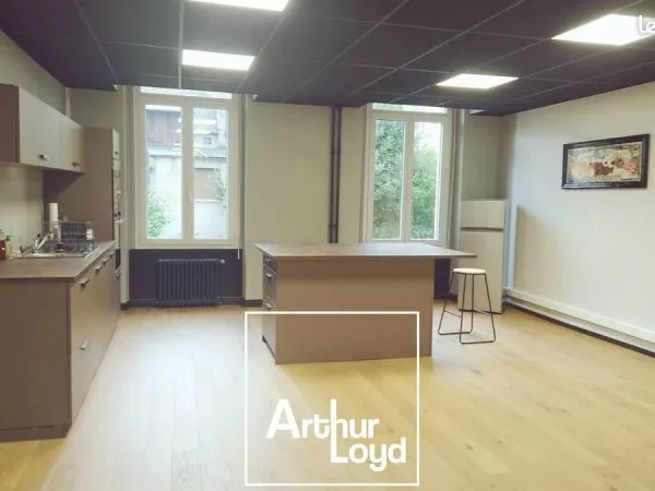 BUREAUX 107 m² TULLE
