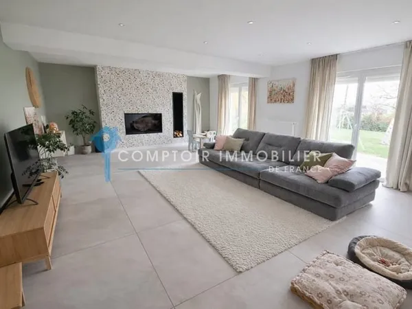 Maison de plain-pied 8 pièces 212 m2 Terrain arboré de 2