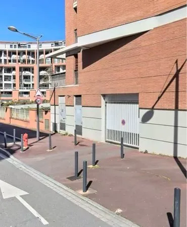 Parking boxé à louer