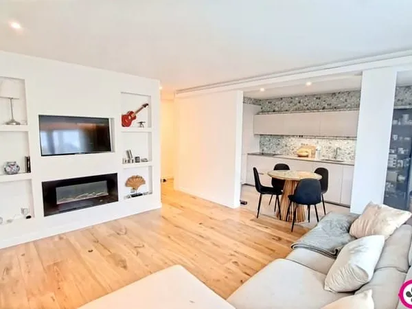 Appartement 3 pièces bis rénové avec balcon, loggia et cave