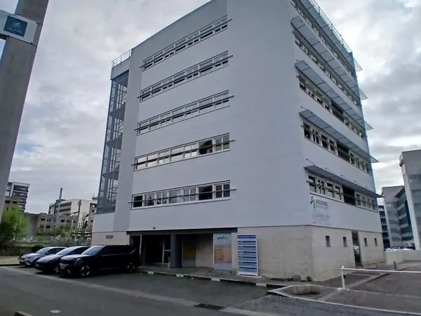 Location plateau de bureaux aménagé - Gare Sud Le Mans - Espace professionnel lumineux, prêt à l'emp