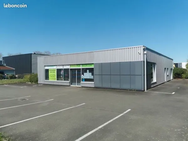 Local commercial 330 m² LA FLECHE