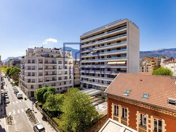 Grenoble, Championnet, rue Thiers, en étage avec ascenseur.