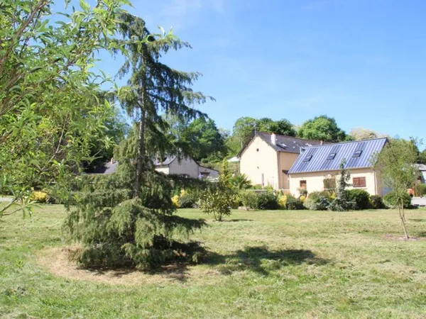 Maison Bouère 6 pièce(s) 155 m2 - Terrain 2 hectares - Plan d'eau