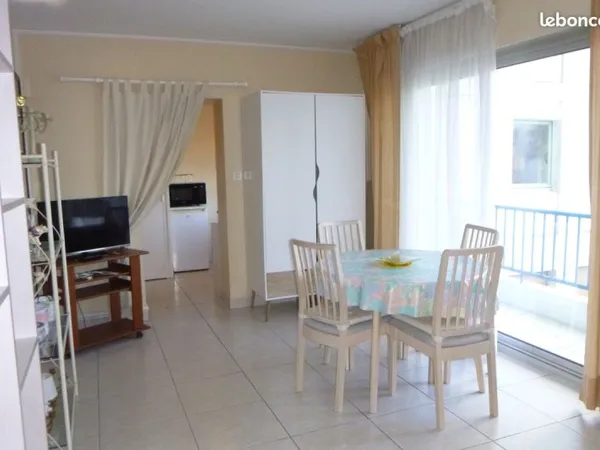 35 m2 immeuble face mer