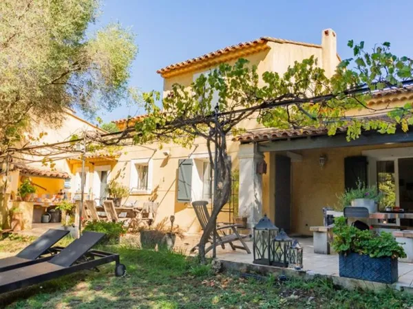 Local 7 pièces 180 m²