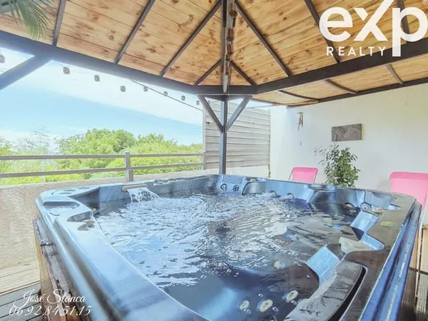 ? À VENDRE - GÎTE DE CHARME AVEC SPA & PISCINE