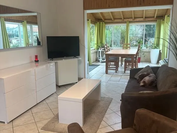 Très jolie maison, sur un terrain arboré de 634m2