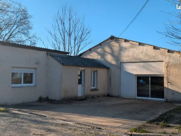 Local artisanal 338 m² - Terrain 1,34 ha - Bureau + Atelier - Montbizot