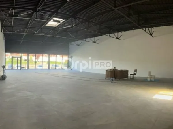 Local commercial 260 m²