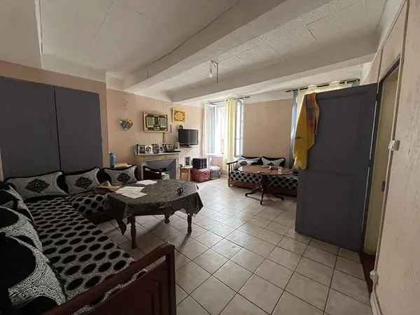Exclusivité - Appartement + grenier aménagé en F4 pour 215 m² au total - Le Luc