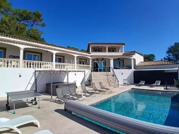 Villa 10 pièces 238 m²