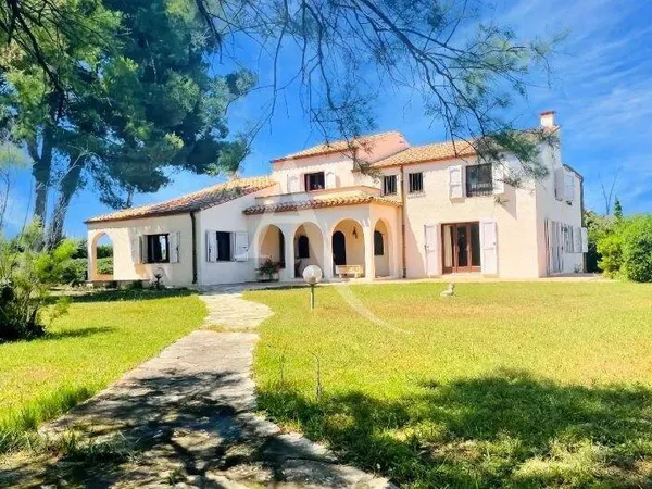Villa 8 pièces 370 m²