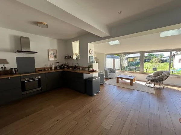 Maison familiale d'environ 115 m² sur parcelle de 894 m² à Indre