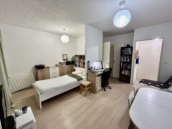 Appartement loué avec terrasse et parking Idéal investisse