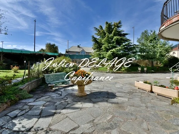 Bel appartement 61m² avec cour privative sur EMBRUN proche du centre ville (05)