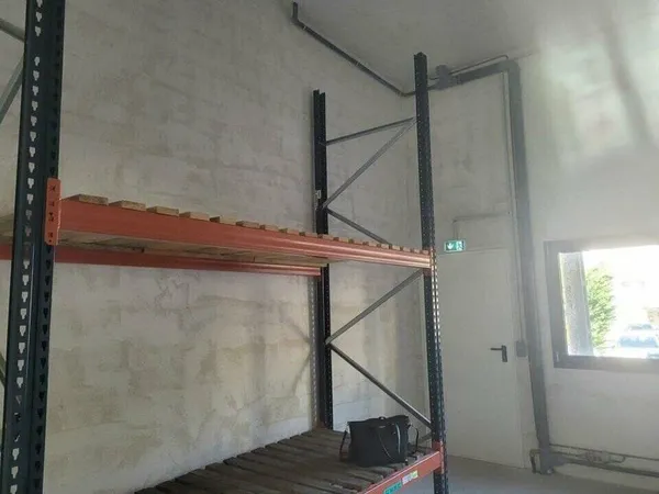 Entrepôt 168 m²