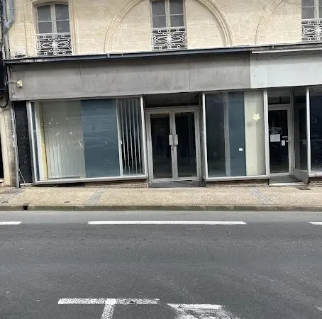 Local 5 pièces 144 m²