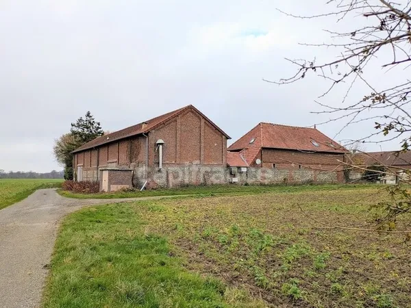 BIEN RARE - ENSEMBLE IMMOBILIER AU FORT POTENTIEL SUR PRÈS DE 4000 m² DE TERRAIN à DAMERAUCOURT (80)