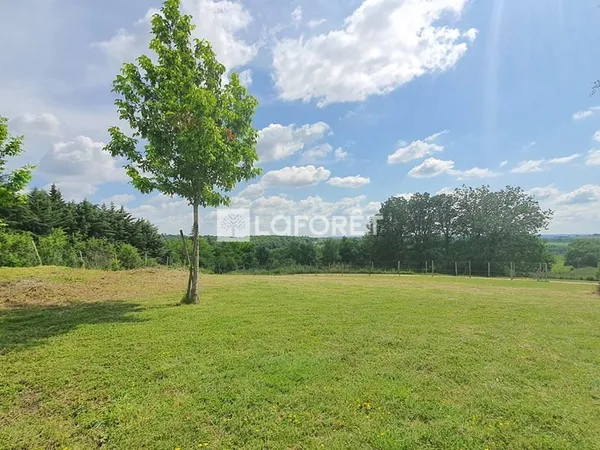 Terrain 900 m²