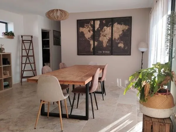 Maison familiale avec extérieur