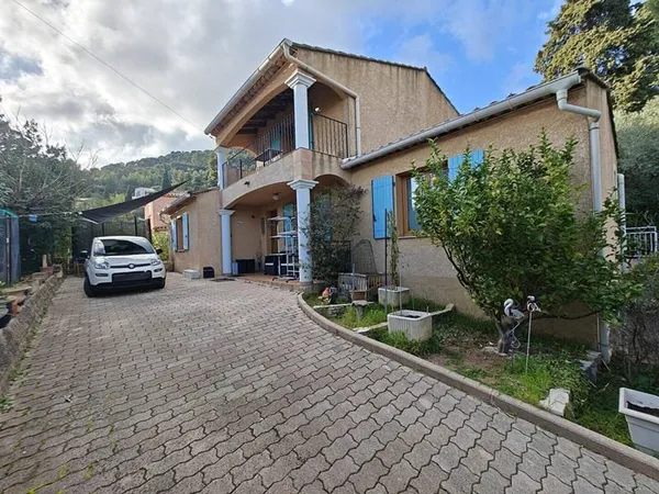 Villa 6 pièces 151 m²