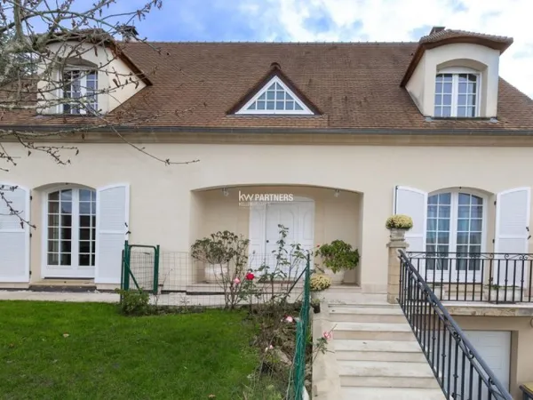 Maison 8 pièces à vendre à MORAINVILLIERS