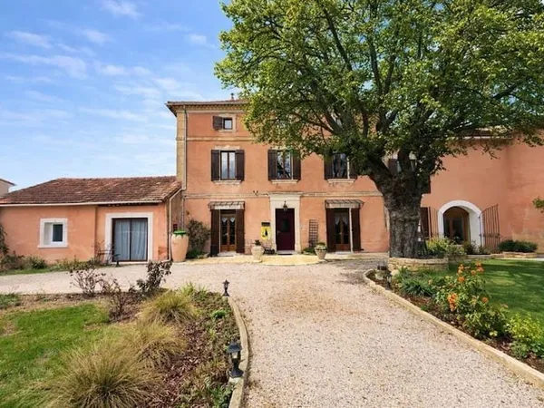 Propriété 8 pièces 271 m²