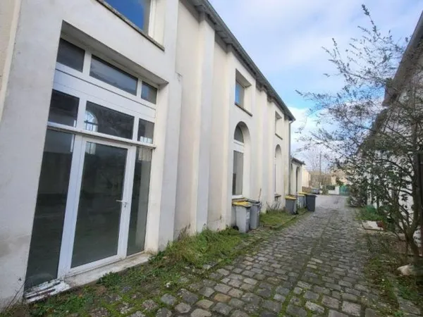 Local commercial 300 m²