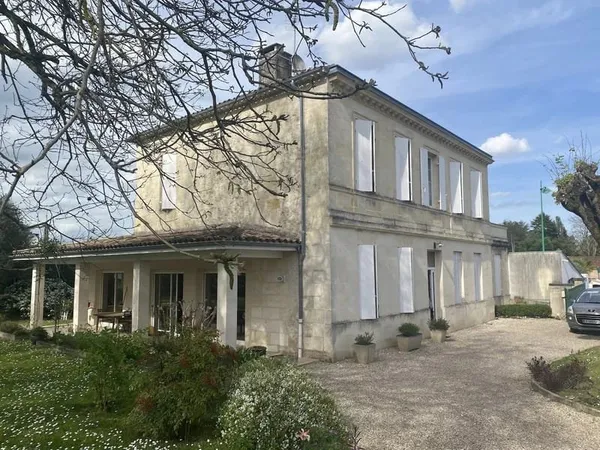 Belle demeure de 231 m2 habitables vendue en viager occupé sans