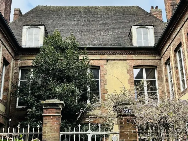 Maison 10 pièces 300 m²