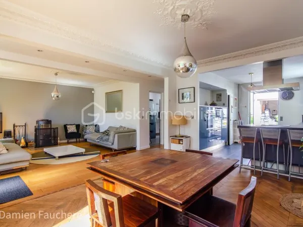 Maison 9 pièces 245 m²