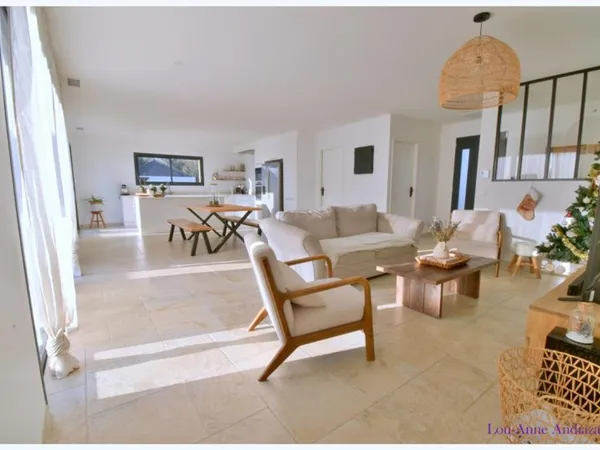VILLA RECENTE - PLAIN-PIED - 160 M²