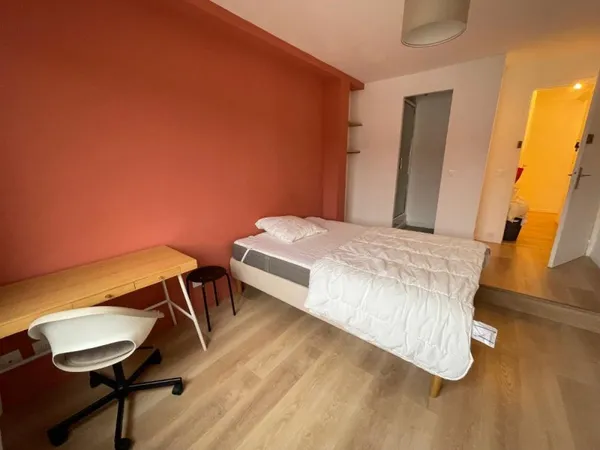 Propose une chambre meublée en colocation - Appartement 108m² - Lille (59)