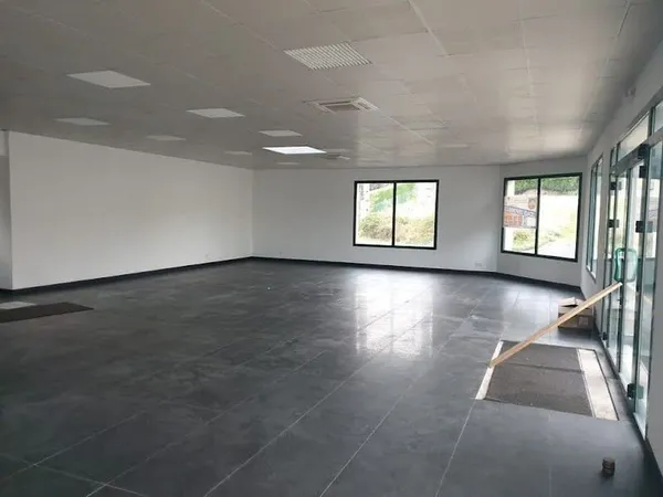 Local 180 m²
