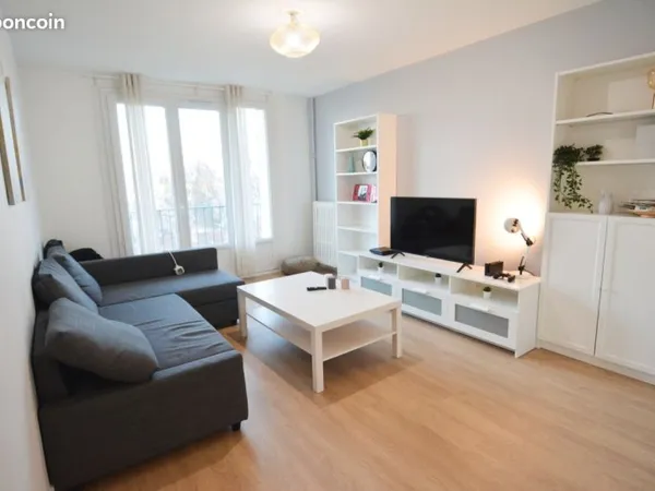 Colocation lumineuse ☀️, neuve avec balcon, 3 chambres, entre Tours et les facs 70 m2
