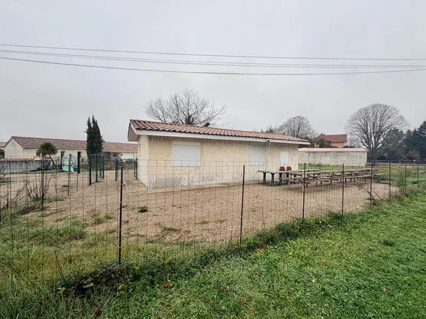 Local commercial avec terrain constructible