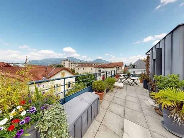 Appartement DERNIER ETAGE T3 61m2 en Triplex + Terrasse de 55m2 Grenoble-Saint Martin d'hères