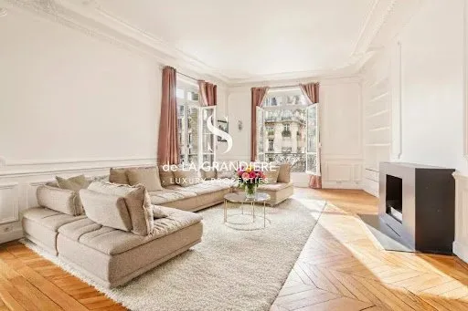 Appartement 6 pièces 161 m²