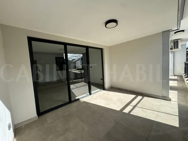 A LOUER - APPARTEMENT T3 D'ENVIRON 84.9 m2 - SAINT-PIERRE -