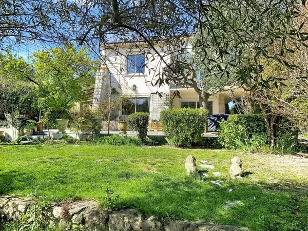 VENTE VILLA 7 PIECES ET STUDIO SAINT CLEMENT DE RIVIERE