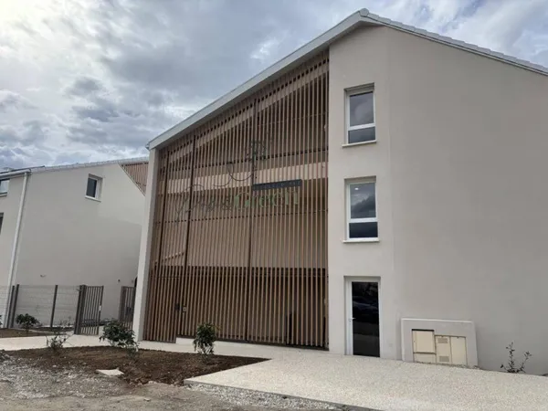 Stationnement Location Saint-Priest   60€
