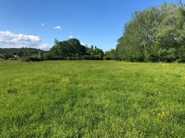 Terrain non constructible à Vallon Pont d'Arc 2898 m2