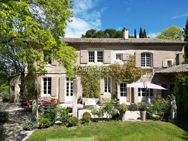 Location à Saint Rémy de Provence, à la sortie du village: Mas de Tibère - Piscine chauffée -