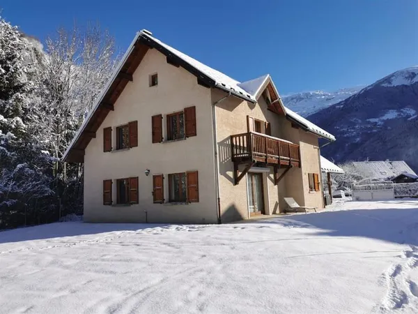 Maison familiale de 167 m² avec piscine - Calme absolu à Allemond