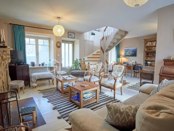 ENSEMBLE IMMOBILIER AU COEUR DU PORT