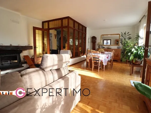 Superbe Maison de Maître 244 m2 Terrain clos de 760 m2